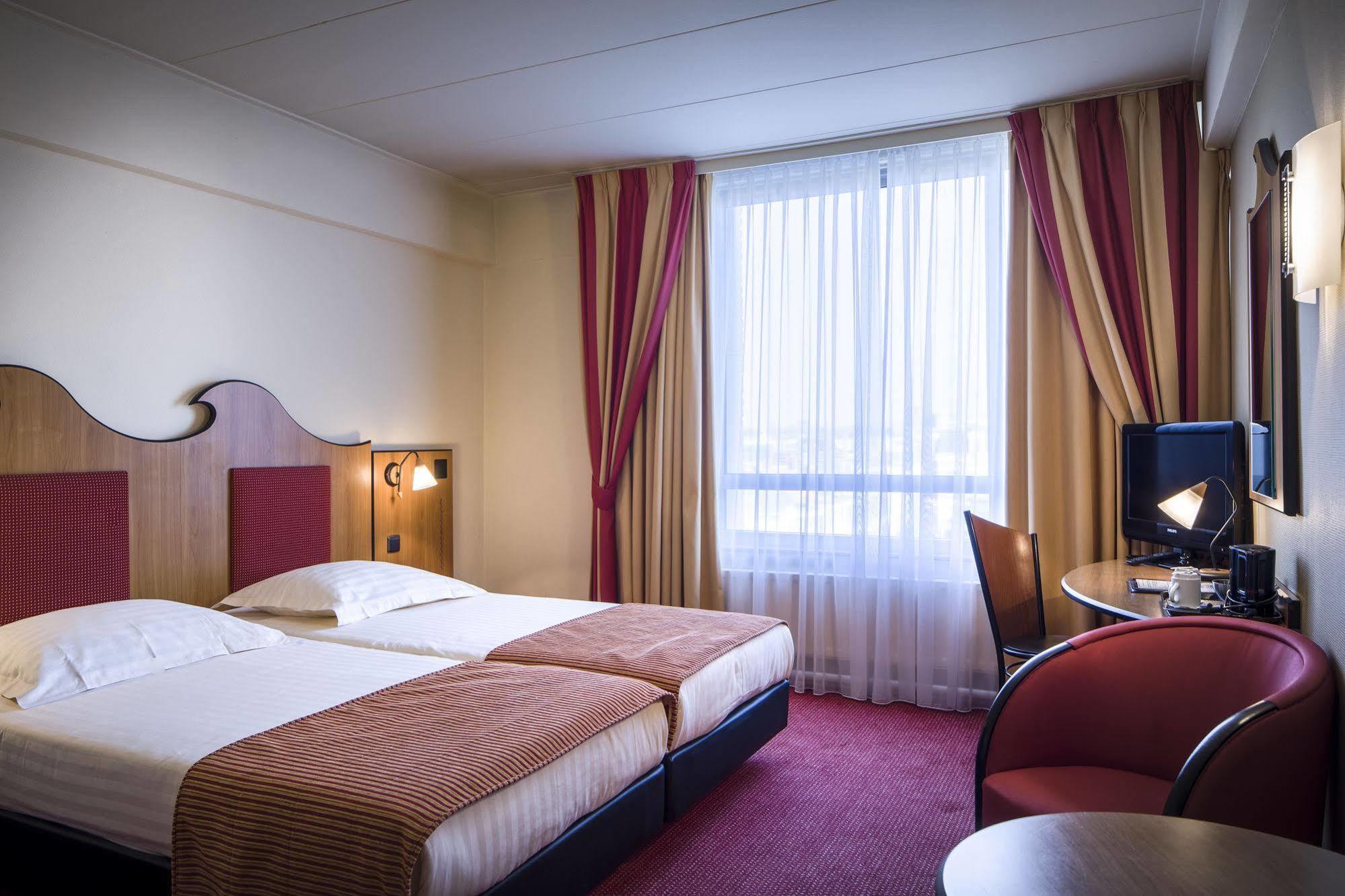 Badhotel Scheveningen 3*